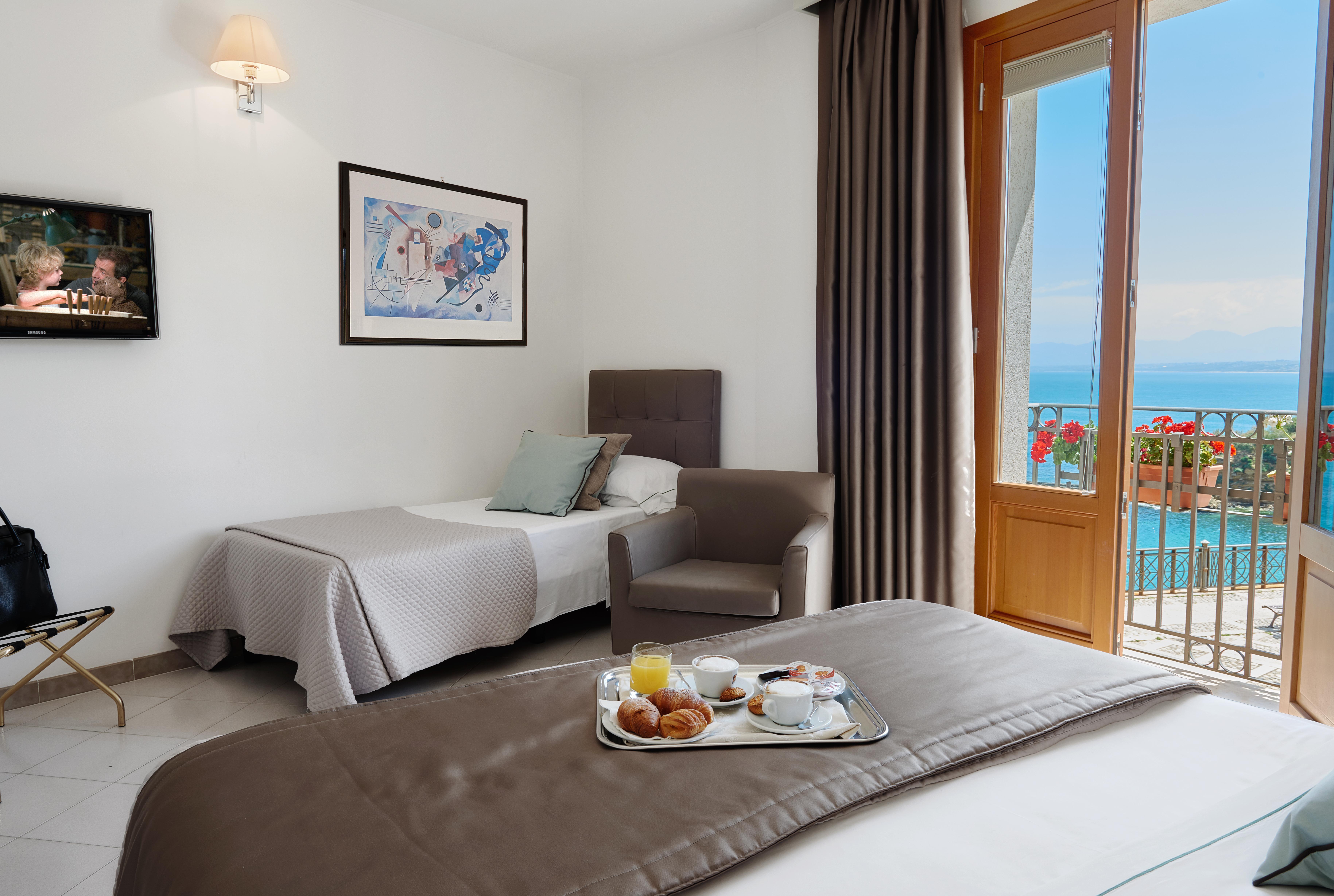 Hotel Al Madarig Castellammare del Golfo Exterior photo
